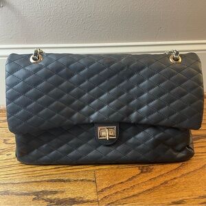Oversized Elegant Black Quilted Shoulder Bag with turnlock